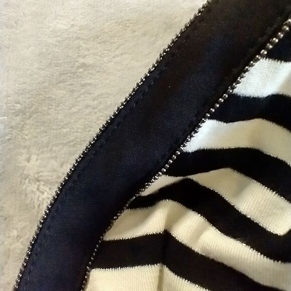 USED White House Black Market Top - Picture 7 of 7